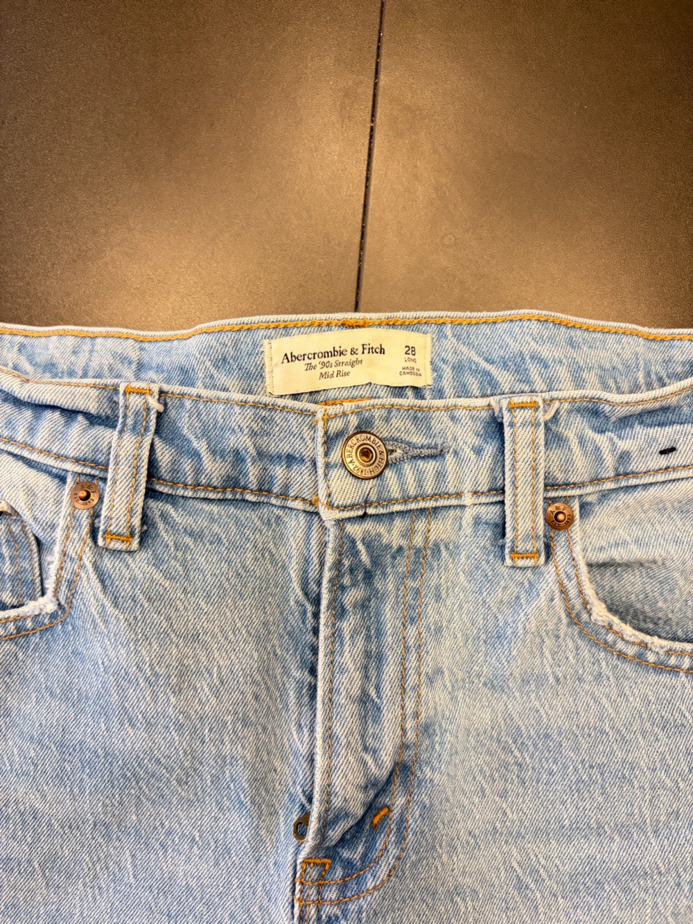 Abercrombie & Fitch ‘90s Straight Mid Rise - Never Worn - Light Wash - Size 28